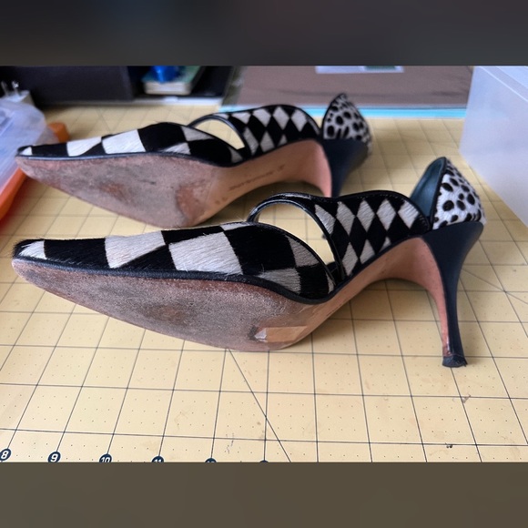 Manolo Blahnik Harlequin Calf-Hair Pumps Size 38 - Picture 3 of 3